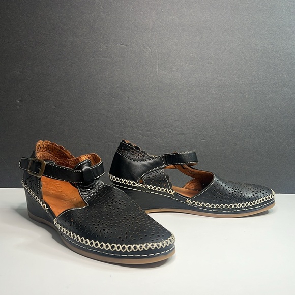 Spring Step Shoes Women's Size 7.5 Black Airy Roxela T-Strap Embroidery Sandals - Picture 5 of 12